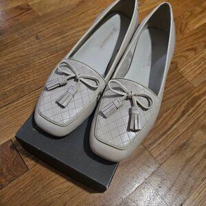 Enzo Angiolini Lizzia natural tan leather loafers, size 8W